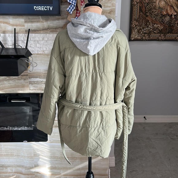 BLANK NYC Women's Hooded Quilted Tie Waist Puffer Coat size medium - Picture 8 of 13